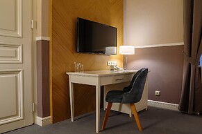 Modern Art Hotel - Maestro