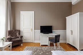 Modern Art Hotel - Maestro
