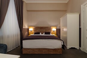 Modern Art Hotel - Maestro