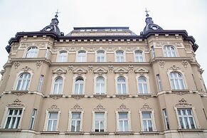 Modern Art Hotel - Maestro