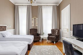 Modern Art Hotel - Maestro