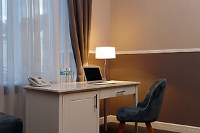 Modern Art Hotel - Maestro