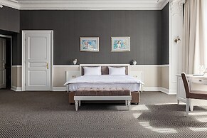 Modern Art Hotel - Maestro
