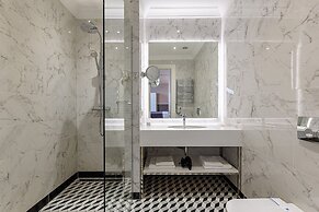 Modern Art Hotel - Maestro