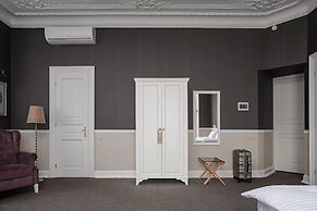 Modern Art Hotel - Maestro