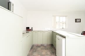 Alexandra Heights Motel