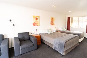 Alexandra Heights Motel