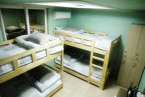 Moiri Guesthouse - Hostel