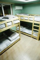 Moiri Guesthouse - Hostel