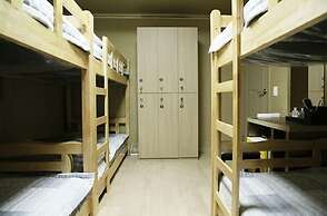 Moiri Guesthouse - Hostel