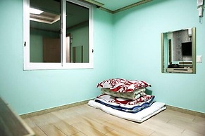 Moiri Guesthouse - Hostel