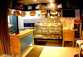 Murex Plaza Hotel & Suites