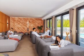 Bernstein Acamed Resort