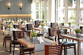 Bernstein Acamed Resort
