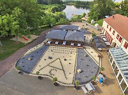 Bernstein Acamed Resort