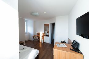 Bernstein Acamed Resort