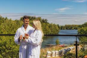 Bernstein Acamed Resort