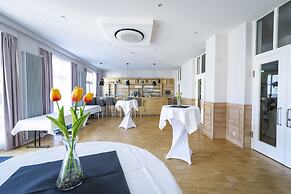 Bernstein Acamed Resort