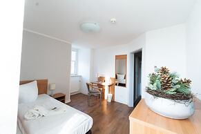 Bernstein Acamed Resort