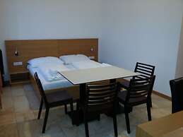 Hotel Aton