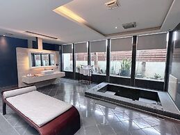 Orient Luxury Villa Motel