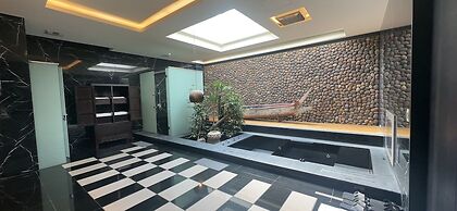 Orient Luxury Villa Motel