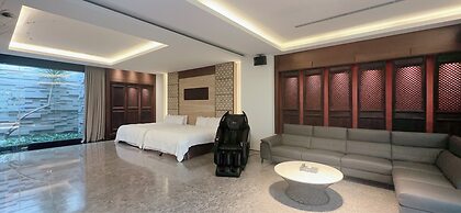 Orient Luxury Villa Motel