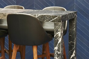 Perpetual Élysée Montaigne