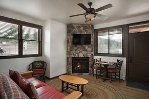 The Landing at Estes Park - Riverside Retreat