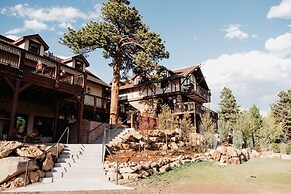The Landing at Estes Park - Riverside Retreat