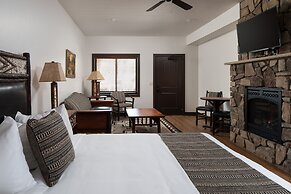 The Landing at Estes Park - Riverside Retreat