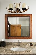 The Landing at Estes Park - Riverside Retreat