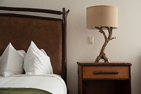 The Landing at Estes Park - Riverside Retreat