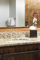 The Landing at Estes Park - Riverside Retreat