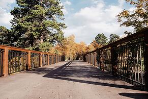 The Landing at Estes Park - Riverside Retreat