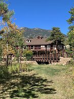 The Landing at Estes Park - Riverside Retreat