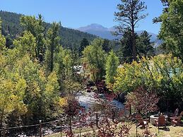 The Landing at Estes Park - Riverside Retreat