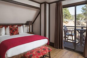 The Landing at Estes Park - Riverside Retreat