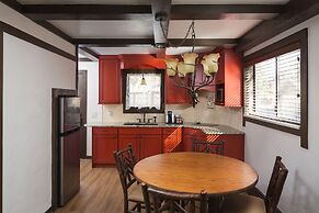 The Landing at Estes Park - Riverside Retreat