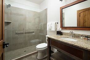 The Landing at Estes Park - Riverside Retreat