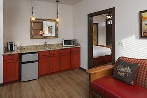 The Landing at Estes Park - Riverside Retreat