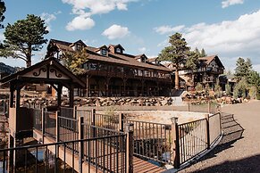 The Landing at Estes Park - Riverside Retreat