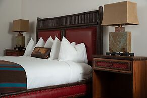 The Landing at Estes Park - Riverside Retreat