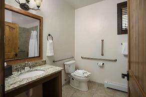 The Landing at Estes Park - Riverside Retreat