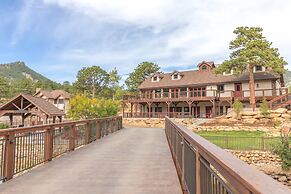 The Landing at Estes Park - Riverside Retreat