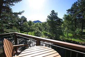 The Landing at Estes Park - Riverside Retreat