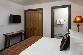 The Landing at Estes Park - Riverside Retreat