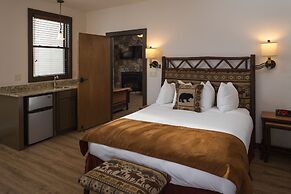 The Landing at Estes Park - Riverside Retreat