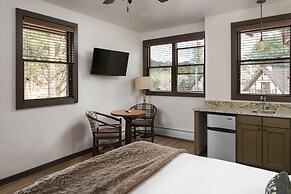 The Landing at Estes Park - Riverside Retreat
