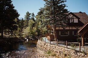 The Landing at Estes Park - Riverside Retreat